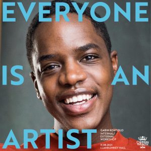 A portrait of Gabin Kongolo with the wors "Everyone is an artist" written in blue over the top